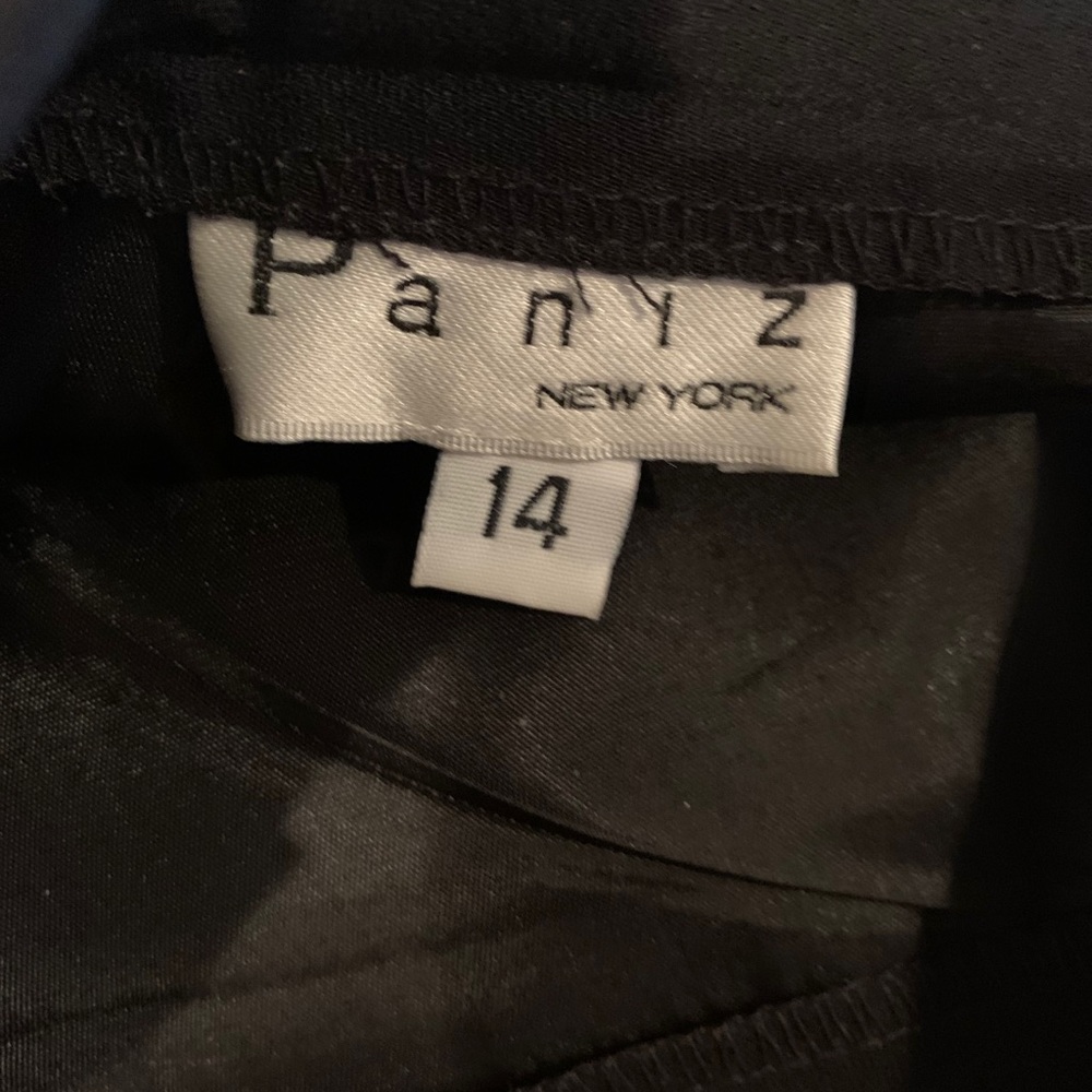 Paniz Brand Basic Black skirt in EUC - Picture 3 of 3
